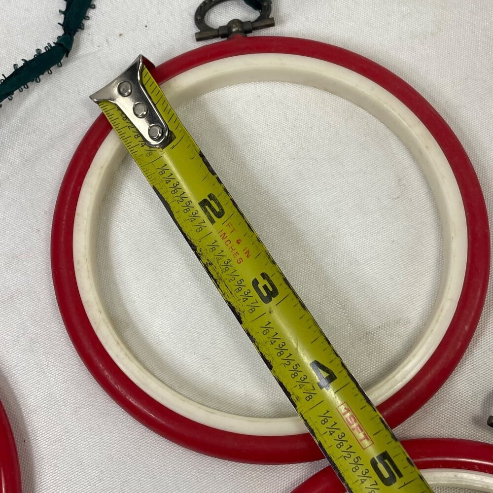 Vintage Red & White Flexi Hoop Embroidery Frames W/ Metal Clasps Set Of 3 Taiwan - Picture 4 of 6